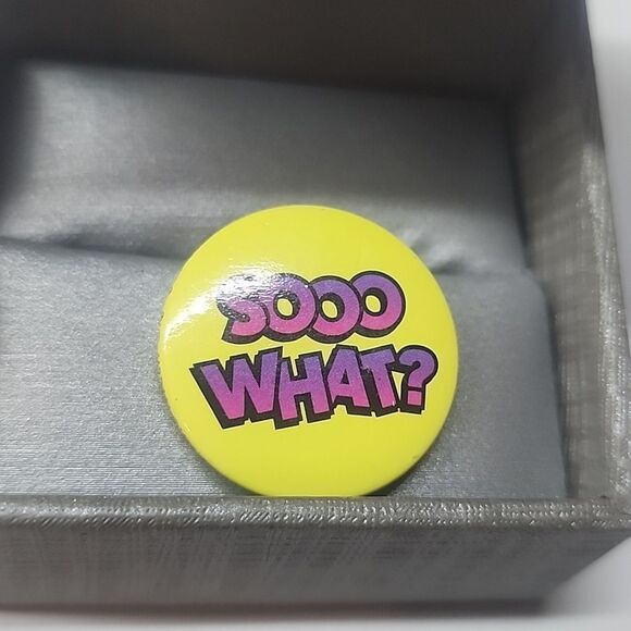 Urban Outfitters So What Button Pin - Picture 1 of 2